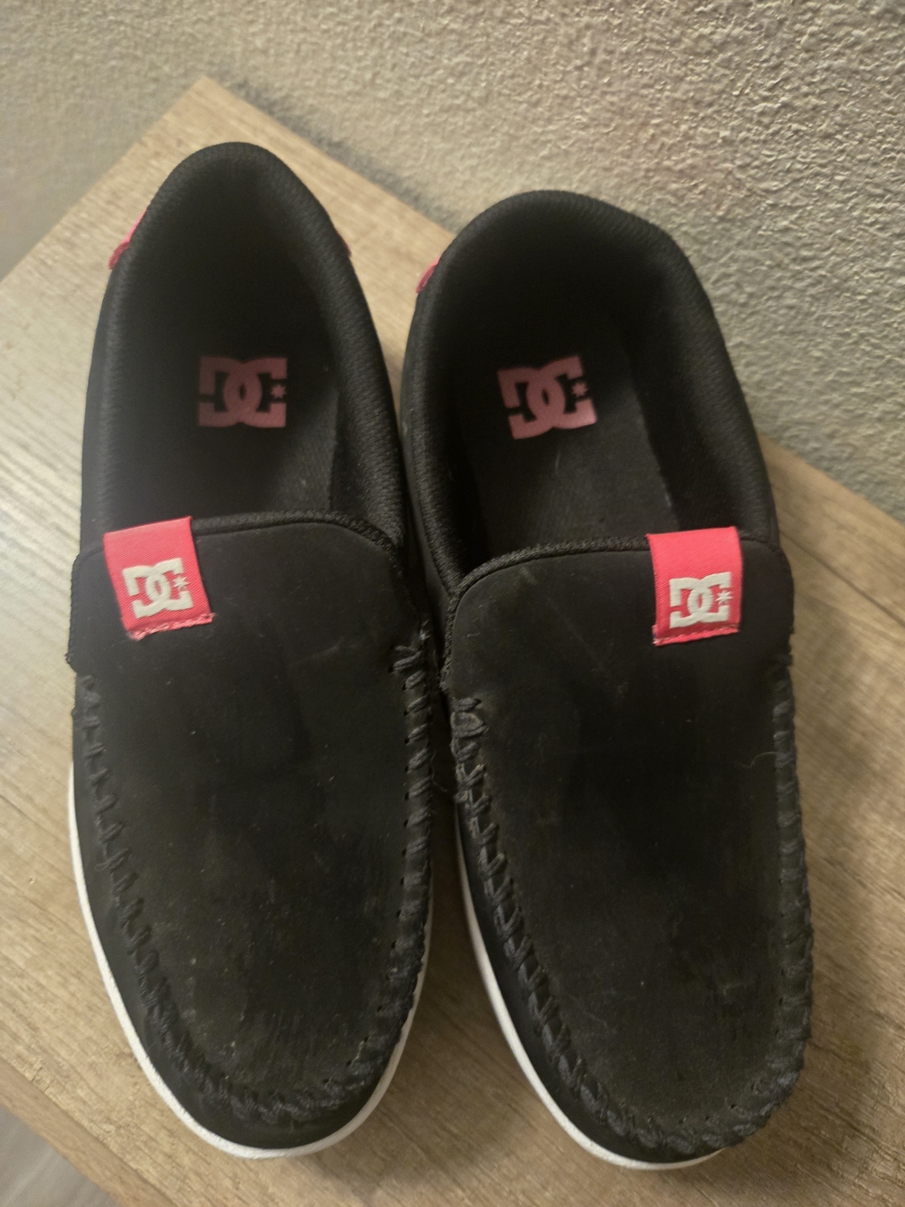 DC Villain Slip-On Shoes - Picture 2 of 4